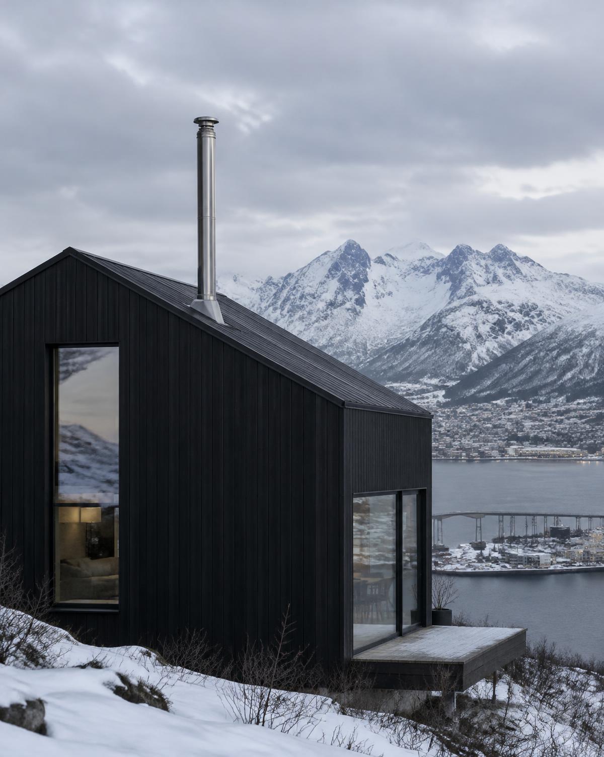 Stålpipe på moderne hus